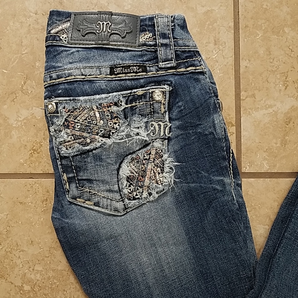 Size 23x31 Miss Me Jeans